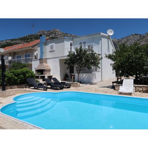 Holiday Home Kevin by Interhome