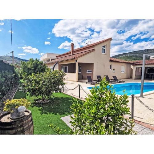 Holiday Home Kuća Luka by Interhome