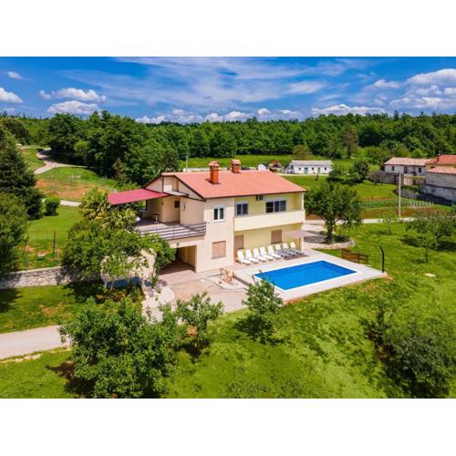 Holiday Home Larisa by Interhome