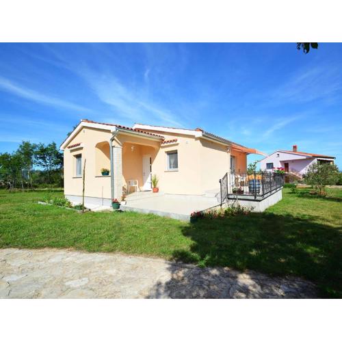 Holiday Home Lory by Interhome