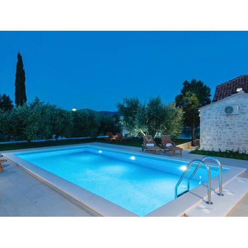 Holiday Home Lovi te-Three Bedroom Holiday Home with Pool and Sea View