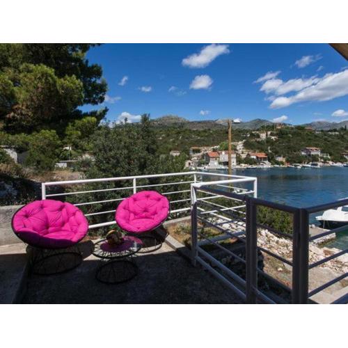 Holiday Home Magazin- One Bedroom Apartment with Terrace and Sea View