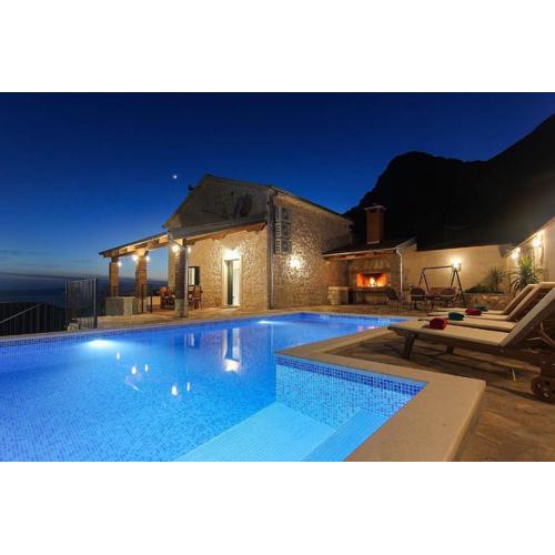 Holiday home Mia