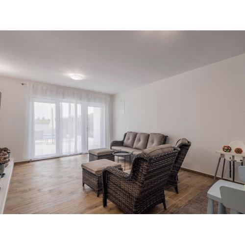 Holiday Home Milutin 1 - Four Bedroom Holiday Home with Private Pool