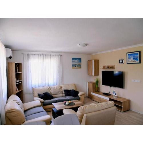Holiday Home Mumy - Four Bedroom Holiday Home with Pool