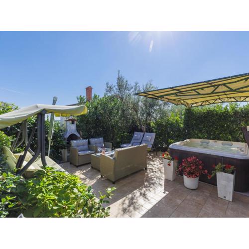 Holiday Home Nena by Interhome
