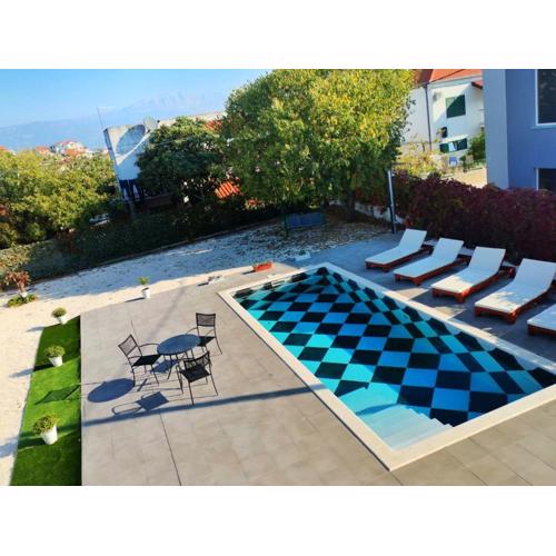 Holiday Home Nino with amazing swimming pool