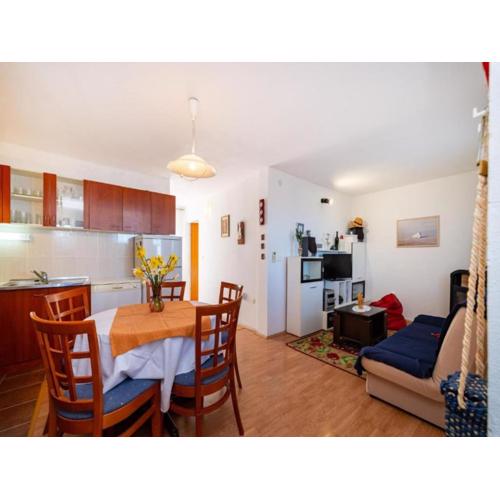 Holiday Home Rovanjska - Three Bedroom House with Sea View