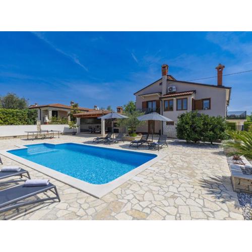 Holiday Home Sara by Interhome