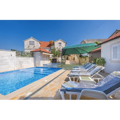 Holiday home Škrika