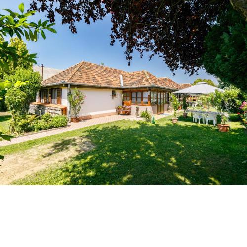 Holiday Home Sunny by Interhome
