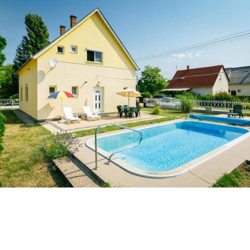 Holiday Home Sunny Day by Interhome
