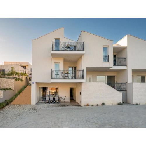 Holiday Home Tica by Interhome