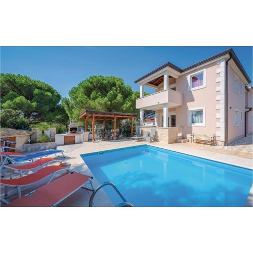 Holiday Home Valbandon I