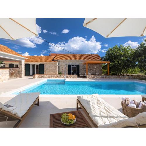 Holiday Home Villa di Perla by Interhome