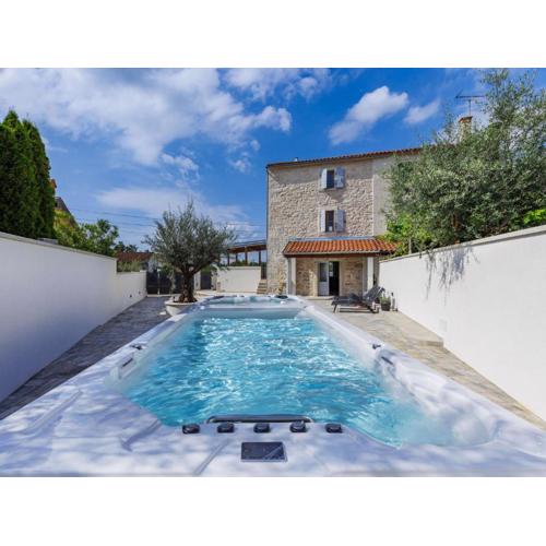 Holiday Home Villa Lucky by Interhome