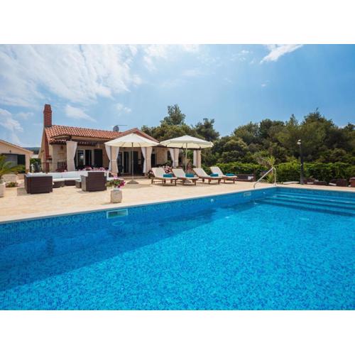 Holiday Home Villa Mutnik by Interhome