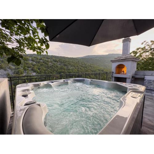 Holiday Home Vrkic with Hot Tub