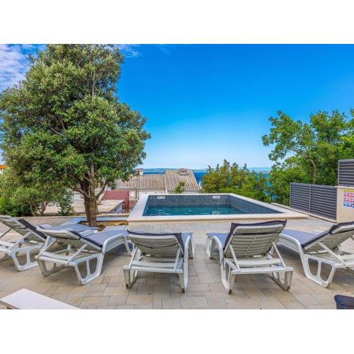 Holiday home with swimming pool and sea view