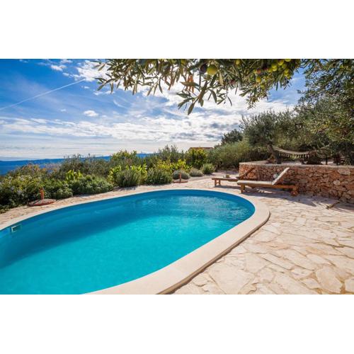 Holiday home Zlatni san - private heated pool