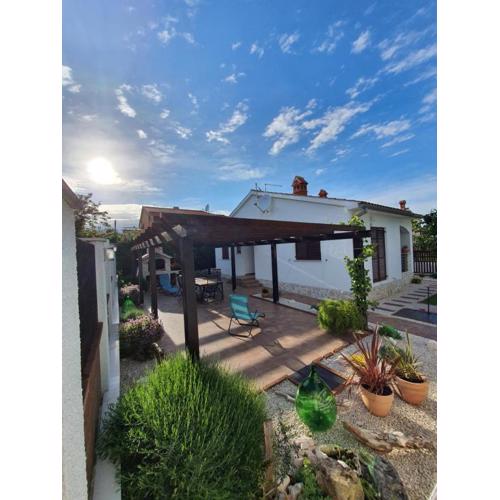 HOLIDAY HOME \
