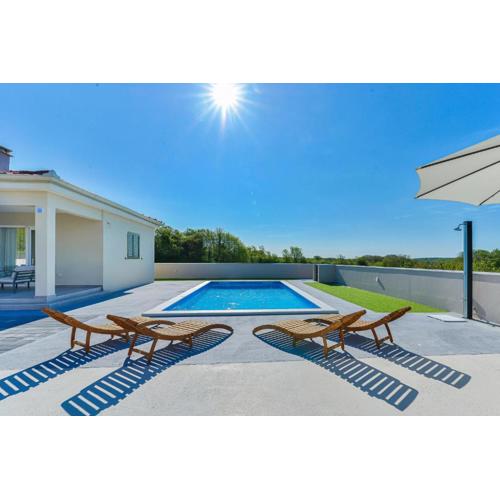 Holiday House Casia with pool