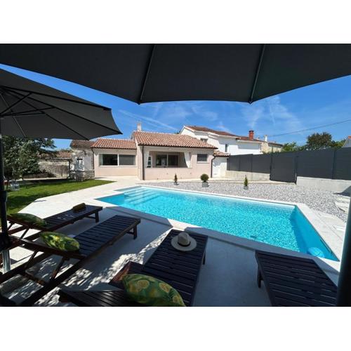 Holiday house Diva with a pool