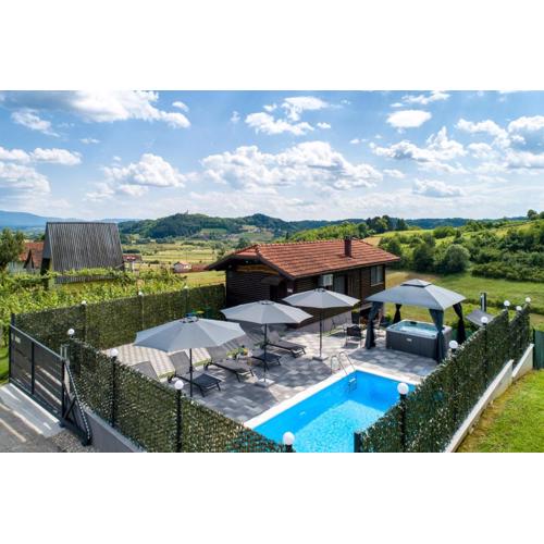 Holiday House Dora - Nice home with nice forest view and Outdoor swimming pool, Whirlpool-Jacuzzi, Sauna, 2 bedrooms and WiFi