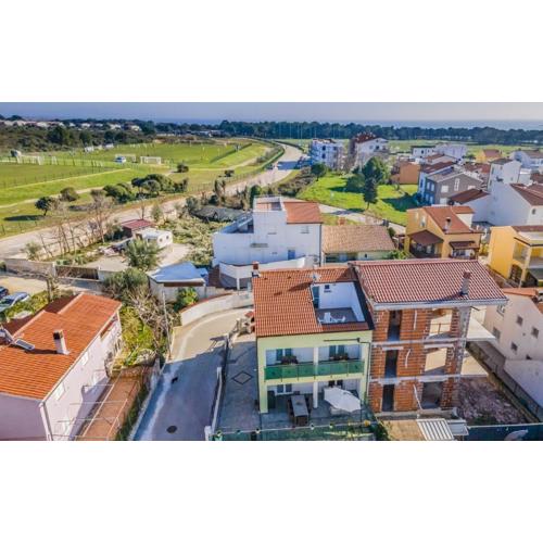 Holiday house for 11 persons in Medulin with sea view, terrace, air conditioning, WiFi 3486-4
