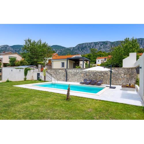 Holiday House Katunar