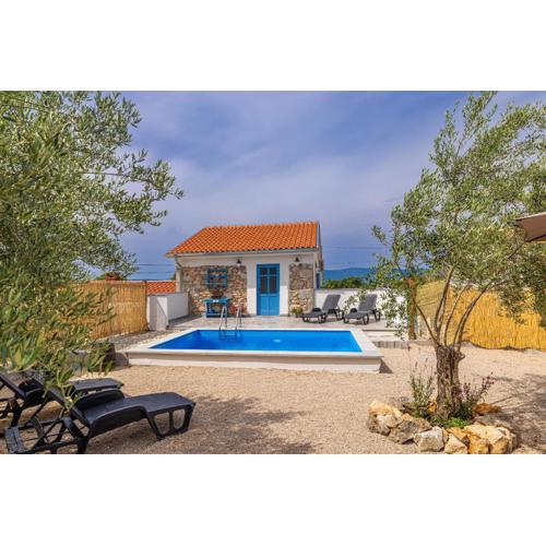Holiday house KUNTENTA with pool and jacuzzi