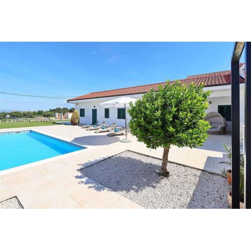 Holiday house Luca with private pool