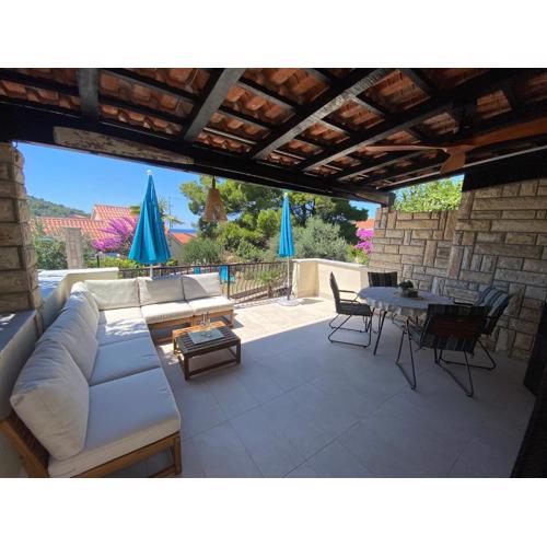Holiday House Mia