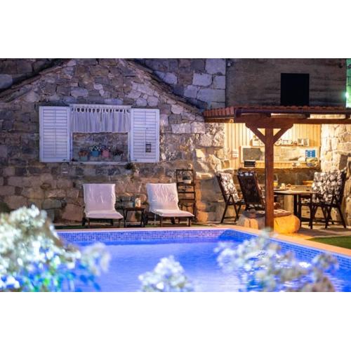Holiday House near Split with heated pool