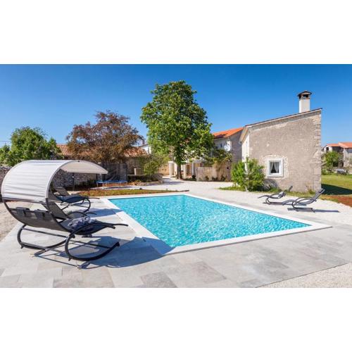 Holiday House Orbanic