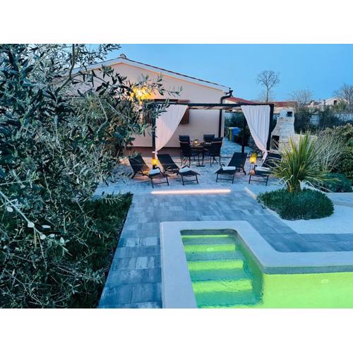 Holiday House Tesser with Pool