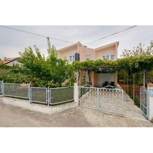 Holiday house with a parking space Kastel Stafilic, Kastela - 23408