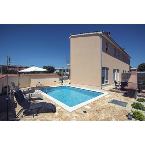 Holiday house with a swimming pool Liznjan, Medulin - 22781