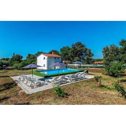 Holiday house with a swimming pool Medulin - 21049