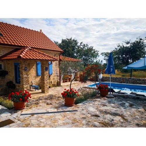 Holiday house with a swimming pool Puljane, Krka - 23038