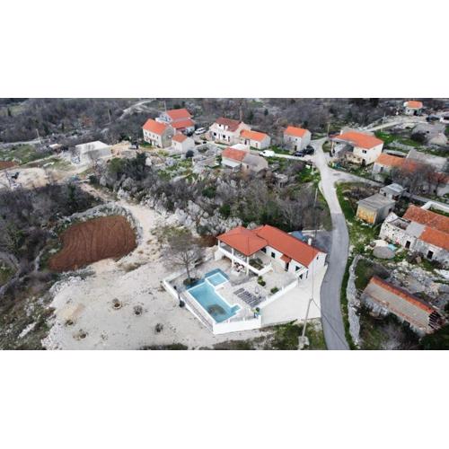 Holiday house with a swimming pool Vrgorac, Zagora - 22798
