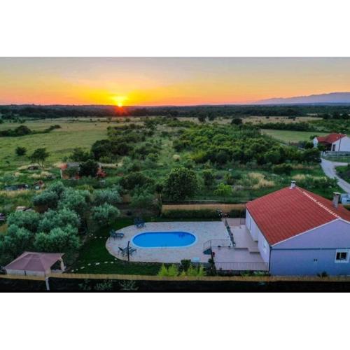 Holiday house with a swimming pool Zemunik Donji, Zadar - 21653