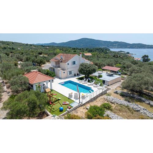 Holiday house with Pool Villa Maja