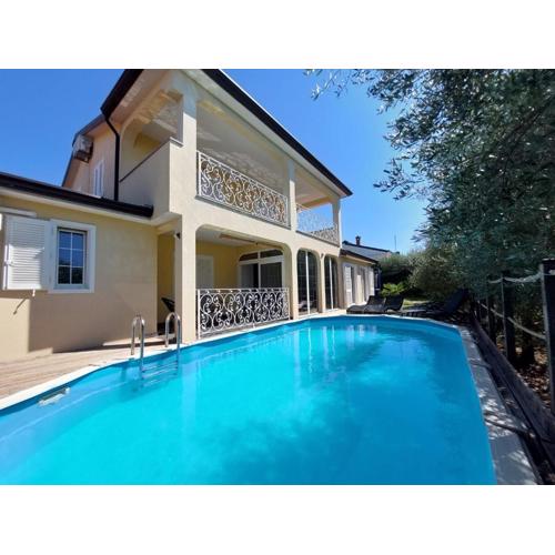 Holiday House with Private Pool Villa Seabird