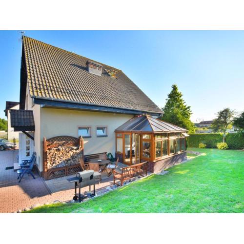 Holiday house with sauna and garden, Jaros awiec