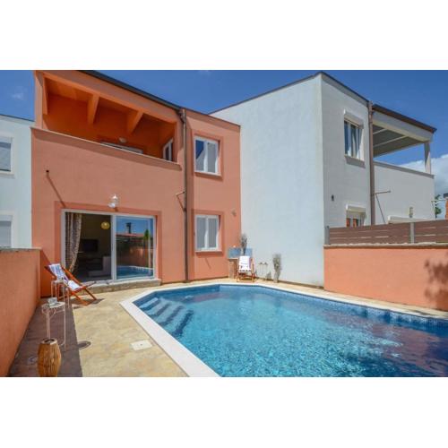 Holiday house with swimming pool Iva