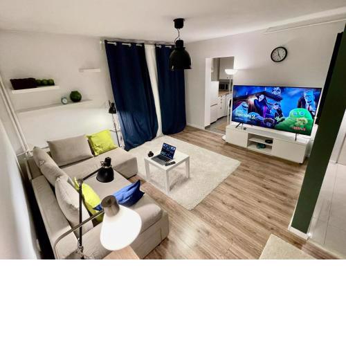 HOLIDAY metro fast WiFi TV’70 Netflix HBO AppleTV