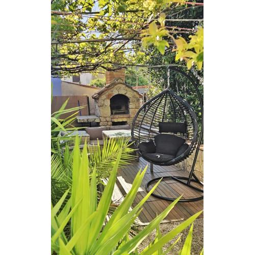 Holiday Place Veli Dvor - vacation house with private garden in old town Punat