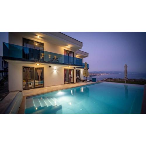 Holiday Villa With Pool