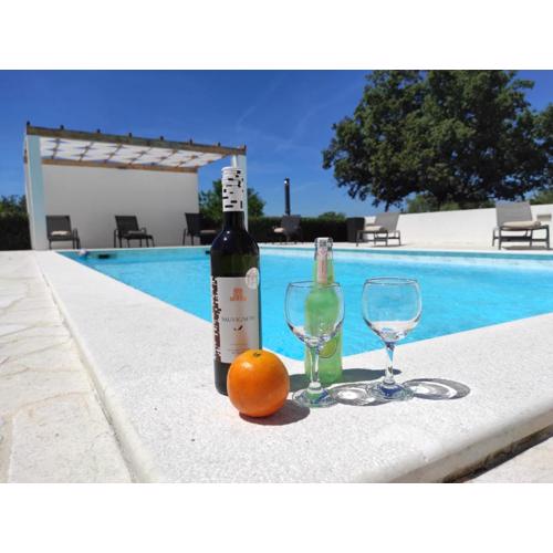 Holidayhouse Alirio with heated pool.